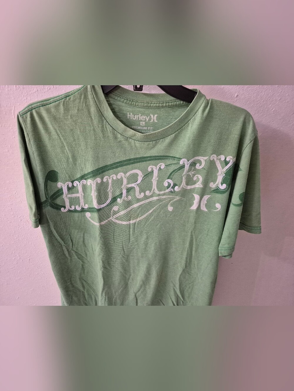 Hurley Men's Green Graphic Tee